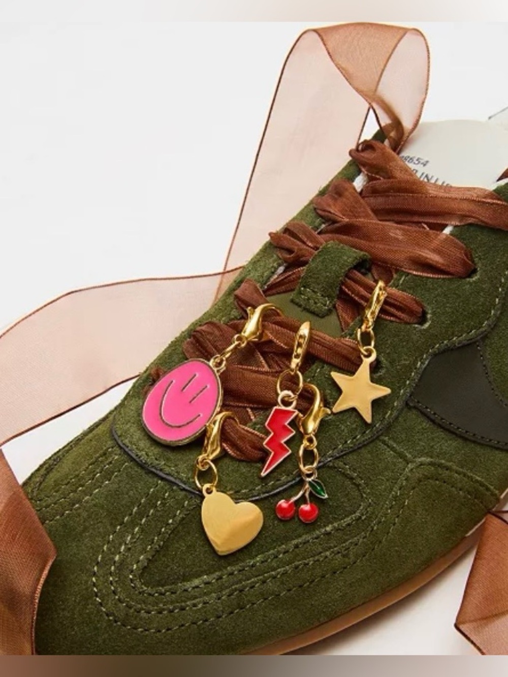 Steve Madden 5-pc. Shoe Charms with Dust Bag and Ribbon Shoe laces - Picture 9 of 10